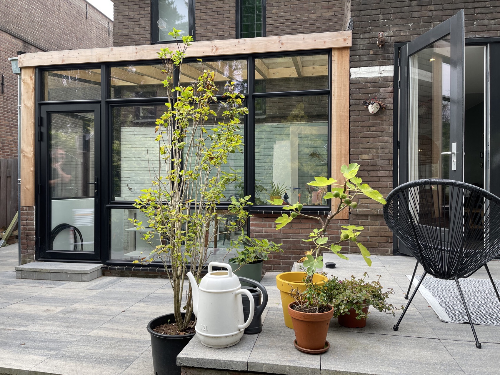 Aanbouw met aluminium kozijnen in antraciet